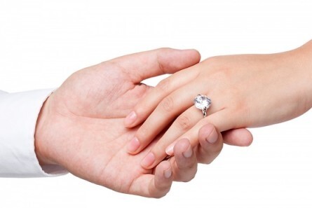 Vợ sắp cưới bị người yêu cũ liên tục quấy rối, gạ tình 