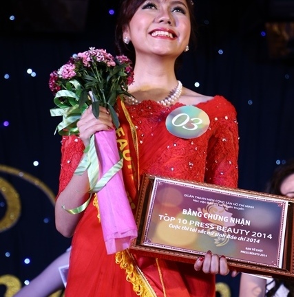 Lộ diện 3 nữ sinh tài sắc nhất của Học viện Báo chí Tuyên truyền