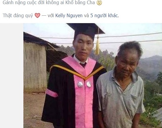 Xúc động hình ảnh cha nghèo nuôi con tốt nghiệp đại học