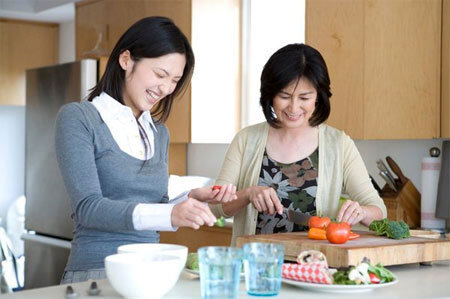 Học cách làm nàng dâu thông minh khéo lấy lòng mẹ chồng