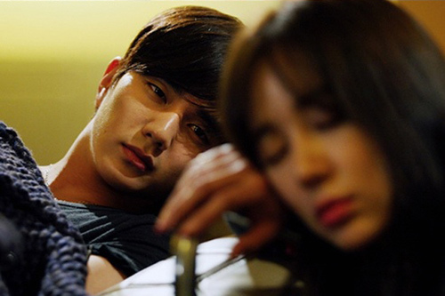 “Lật tẩy” bộ mặt giả dối của cô người yêu xinh như mộng