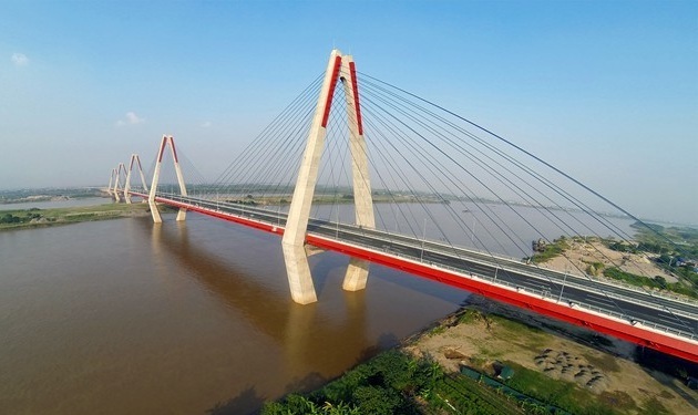 Qua cầu dây văng lớn nhất Việt Nam thế nào cho an toàn?