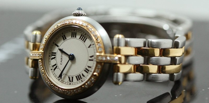 Hà Nội: Đồng hồ, ti vi tiền tỷ “ngắc ngoải” chờ người mua