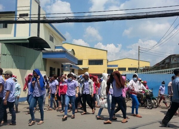Bức xúc vì bị trừ tiền đi vệ sinh, 4.000 công nhân nghỉ việc