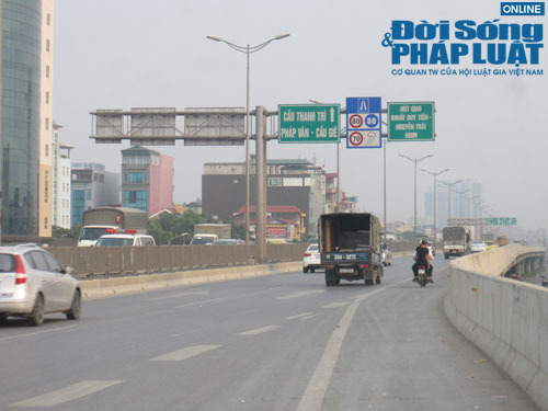 Xe máy vẫn ngang nhiên 