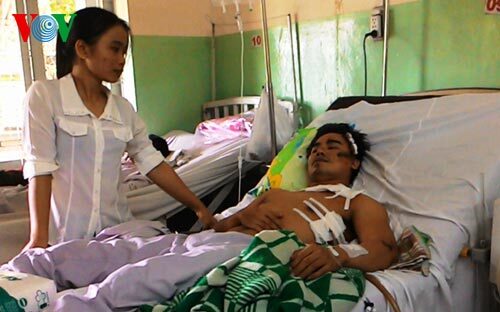 TP. HCM: Cướp xông vào cửa hàng, đâm trọng thương MC truyền hình