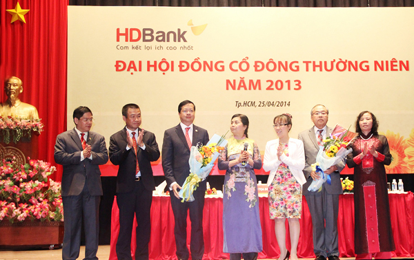 Sếp ngân hàng HDBank nhận thù lao 20-30 triệu đồng/tháng