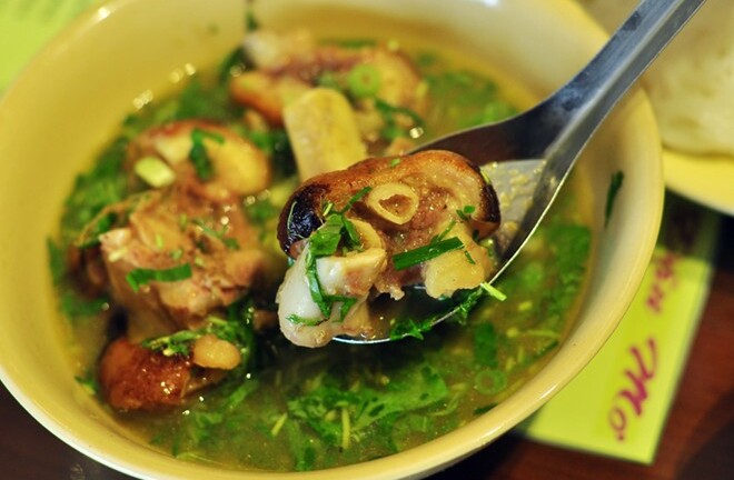 Giả cầy được chế biến từ chân lợn thối tràn ngập bàn nhậu