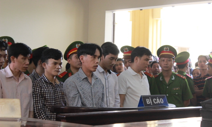 Nhóm côn đồ đẩy cả gia đình vào thảm kịch