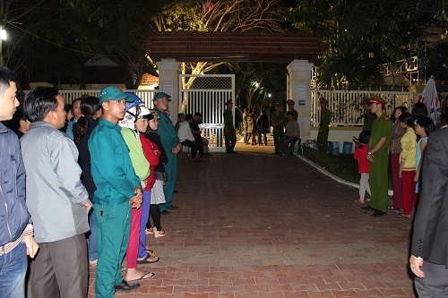 Người dân Đà Nẵng khóc thương ông Nguyễn Bá Thanh giữa đêm