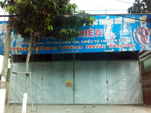 Hy hữu: Tập thể hình bị quả tạ 56kg chắn ngang cổ tử vong