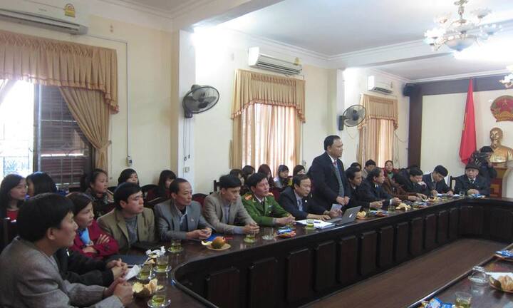 Khen thưởng các cá nhân có thành tích trong việc tham gia hoạt động xã hội