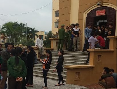 Vụ cướp gỗ huê ở Quảng Bình: Tiếp tục hoãn xử!