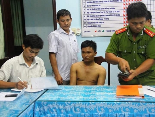 Khởi tố 2 tên trộm xe SH sử dụng vũ khí nóng