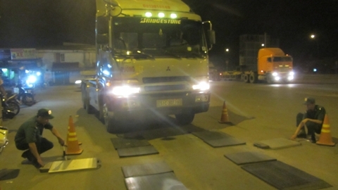 TP.HCM:  Xử phạt gần 1.000 xe chở quá tải trong vòng 24 ngày