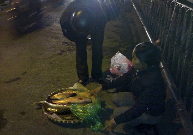 Lao động nghèo vật lộn trong đợt rét đầu năm