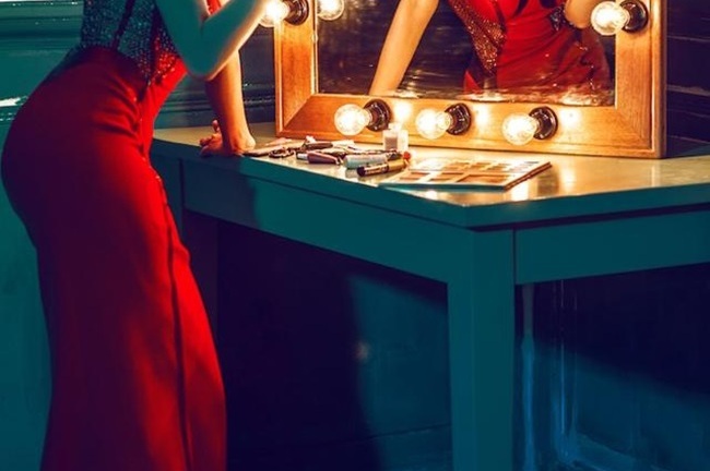 Thủy Top nóng bỏng chính thức tái xuất showbiz