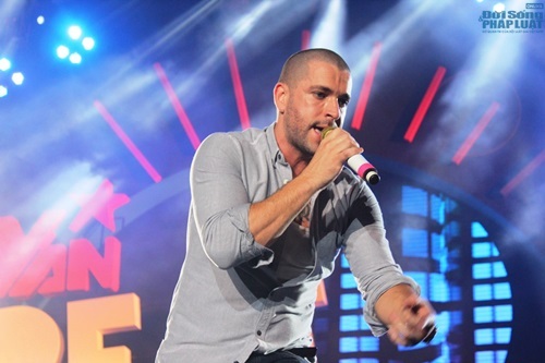 Hàng ngàn fan phát cuồng vì Shayne Ward 