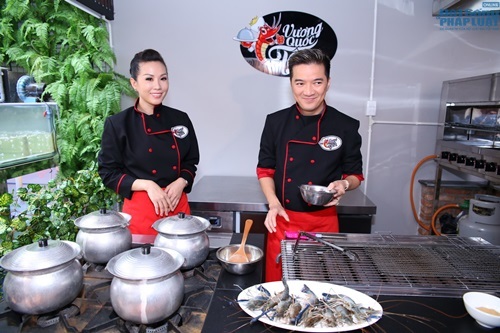 Đàm Vĩnh Hưng vào bếp học nấu ăn