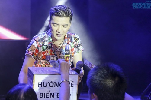 Đàm Vĩnh Hưng vận động quyên góp