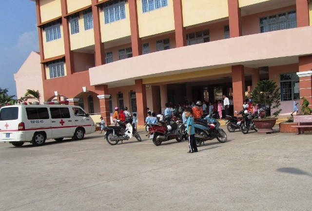 97 học sinh tiểu học nhập viện cấp cứu sau bữa ăn trưa