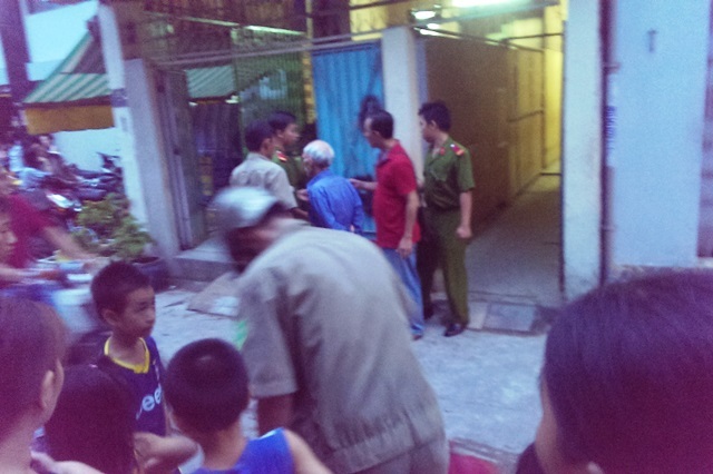 Vợ bàng hoàng chứng kiến chồng treo cổ chết trong phòng trọ