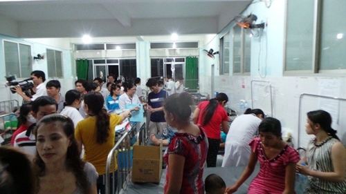 Bình Dương: Sau bữa tối, gần 100 công nhân nhập viện cấp cứu