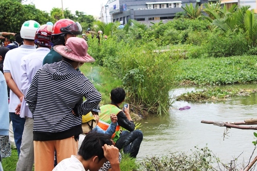 TP HCM: Phát hiện xác phụ nữ nổi trên rạch nước