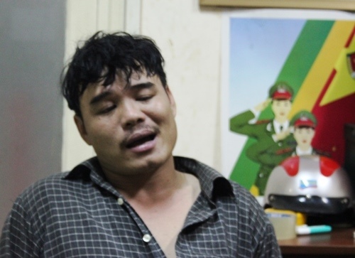 Bắt kẻ trốn nã đập phá bàn thờ, bắn chết hàng xóm