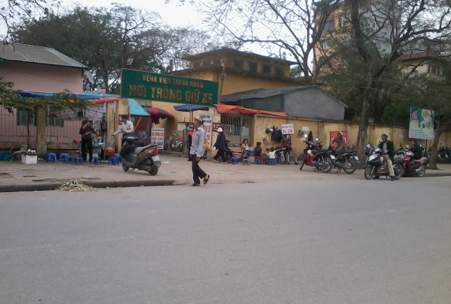 Lộ danh kẻ bắn súng “hoa cải” trước cổng bệnh viện Thanh Nhàn