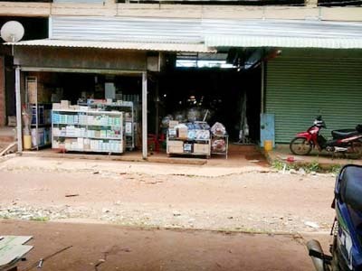 Xôn xao cặp vợ chồng trẻ uống thuốc diệt cỏ tự tử vì nợ nần