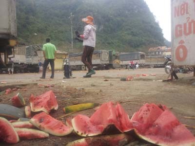 Chuyện đến hẹn lại... tắc ở cửa khẩu Tân Thanh