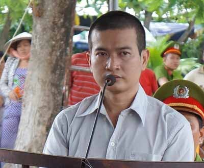 Thảm kịch của cặp vợ chồng vượt biên vùi mình trong sới bạc