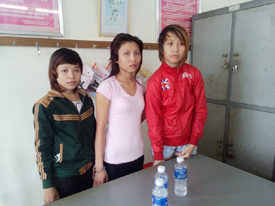 Bắt gọn băng “nữ quái” đâm chết người sau 10 giờ gây án