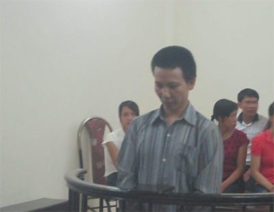 Xót con, ông bố trẻ đâm suýt chết con trai thầy lang