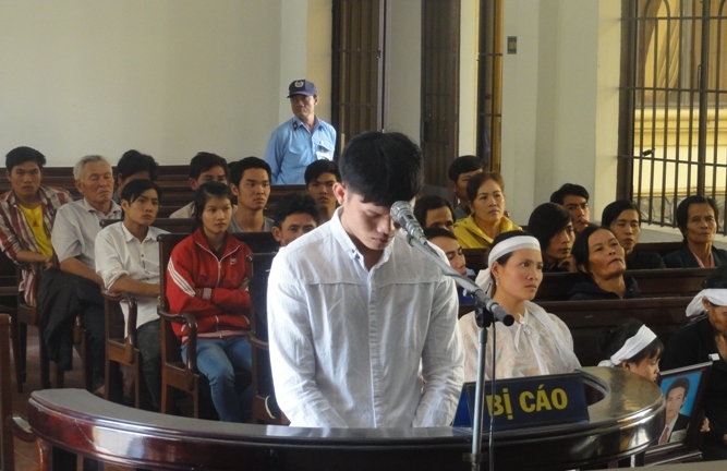 Giết người vì không nhường đường, lĩnh án tù 10 năm 