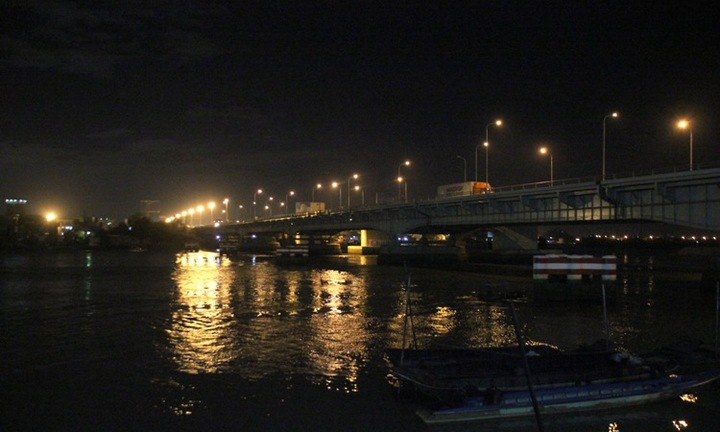 Cô gái nhảy cầu tự tử ngay trước mặt người yêu