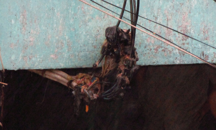 Sét đánh cháy dây điện, khu chung cư nhốn nháo