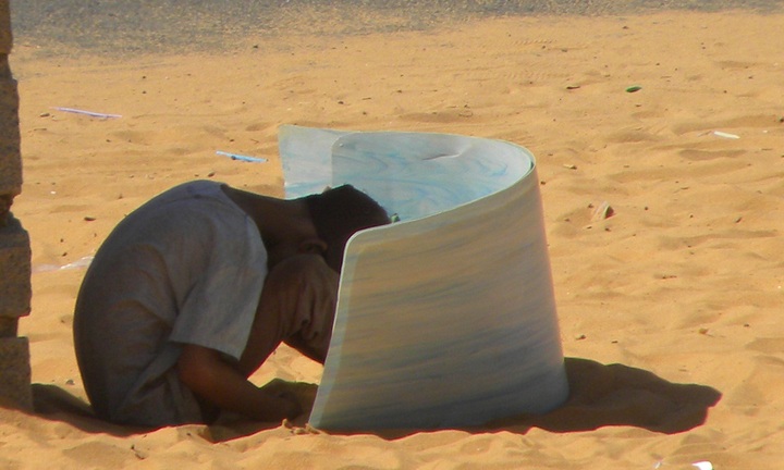 Những đứa trẻ mưu sinh ở Đồi cát bay