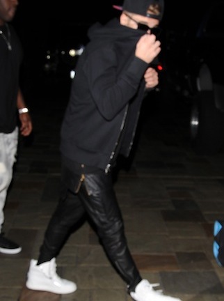 Justin Bieber từng làm 2 người phụ nữ có bầu?