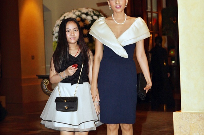 Trương Thị May bán đồng hồ 16.000 USD làm từ thiện