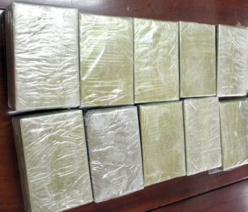 Bắt 2 đối tượng vận chuyển 10 bánh heroin, 4.000 viên ma túy