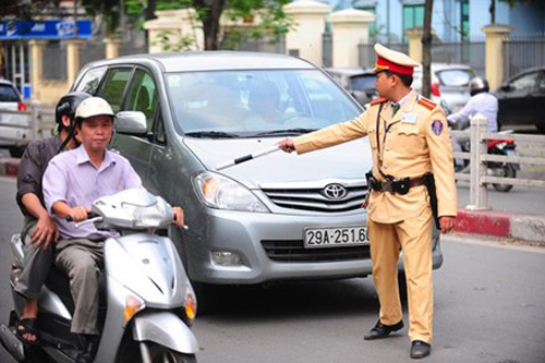 CSGT đứng “núp” càng khiến vi phạm xảy ra nhiều