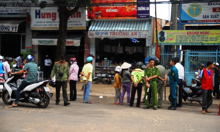 Ngồi nghỉ nhờ cửa tiệm tạp hóa, người đàn ông bỗng chết bất thường