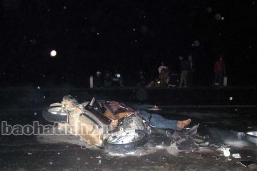 Va chạm giao thông kinh hoàng, 3 thanh niên tử vong 