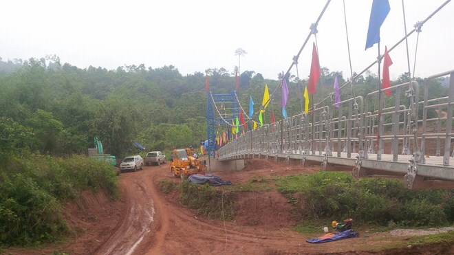 Khánh thành cầu treo Sam Lang, hết cảnh chui túi nilông qua suối