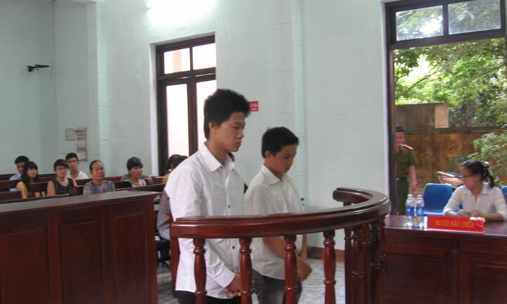 Giả vờ làm quen rồi chém người