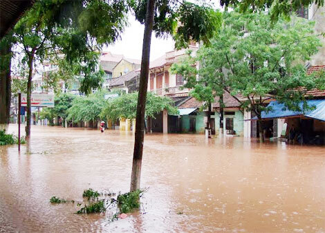 Mưa lũ làm 13 người chết, mất tích, hàng ngàn ha hoa màu ngập đổ