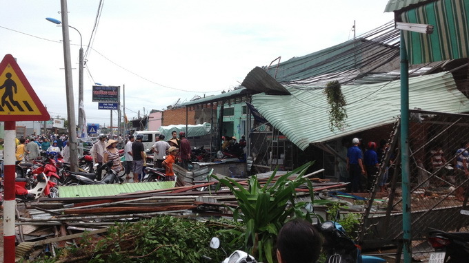 Cần Thơ: Lốc xoáy kinh hoàng, 147 nhà bị sập và tốc mái