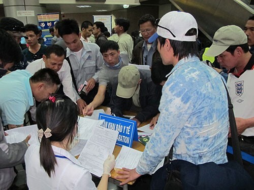 2 người từ tâm dịch Ebola nhập cảnh Việt Nam đã hết sốt